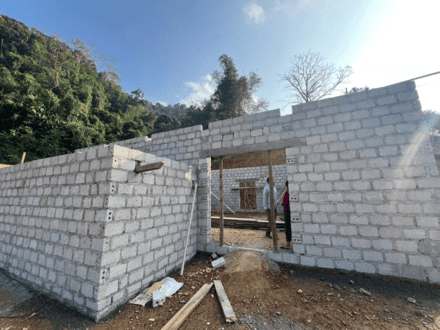 Kinh tế - Chính trị